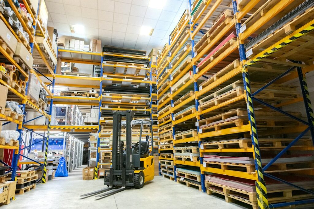 Warehouse freight and pallet handling operation
