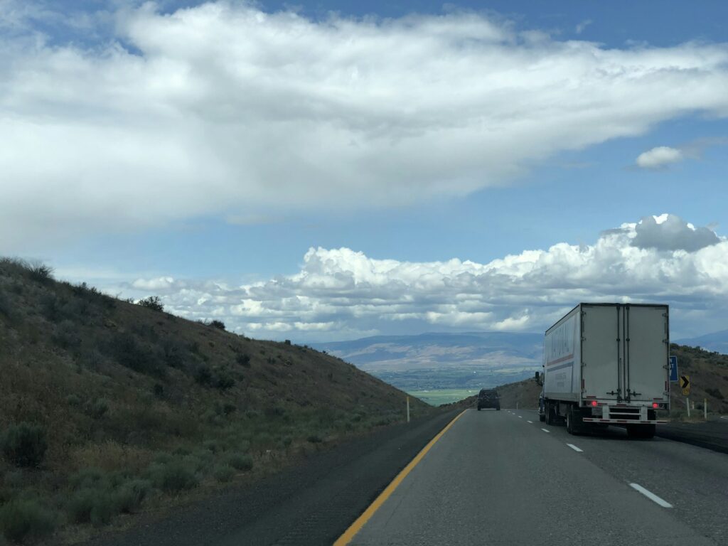Freight truck traveling on US-97 near Ellensburg, Washington